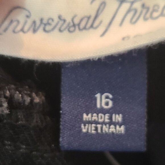 Universal Thread Women's Jumpsuit Sleeveless Zipper Front Fitted Black Size 16 - Picture 8 of 9